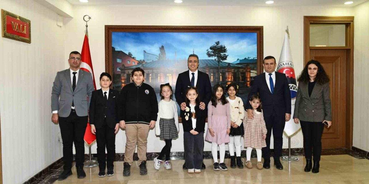 Vali Çiçek, 20 Kasım Dünya Çocuk Hakları Günü’nde çocukları ağırladı