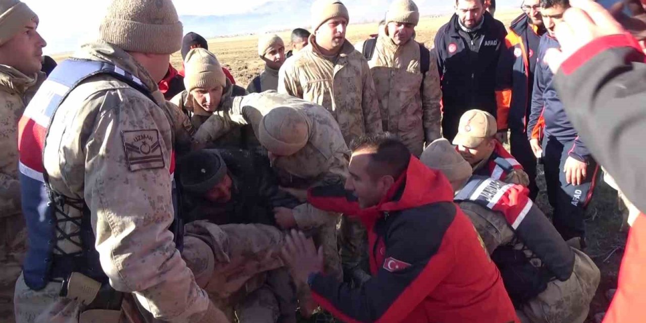 Çoban kendisini koyunların arasında sıcaklığını muhafaza ederek hayatta kalmış