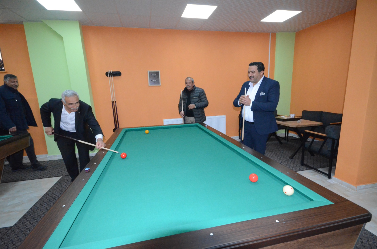 Sarıkamış’ta modern bilardo salonu hizmete girdi