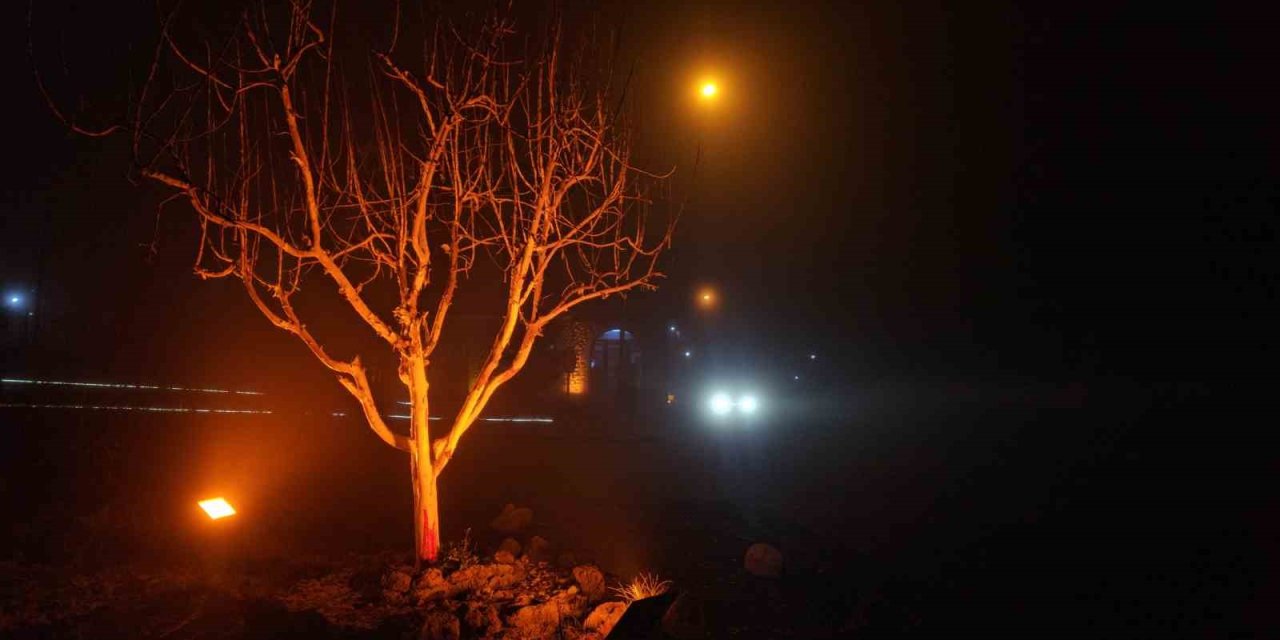 Elazığ’da yoğun sis: 4 bin yıllık Harput Mahallesi’nde göz gözü görmedi