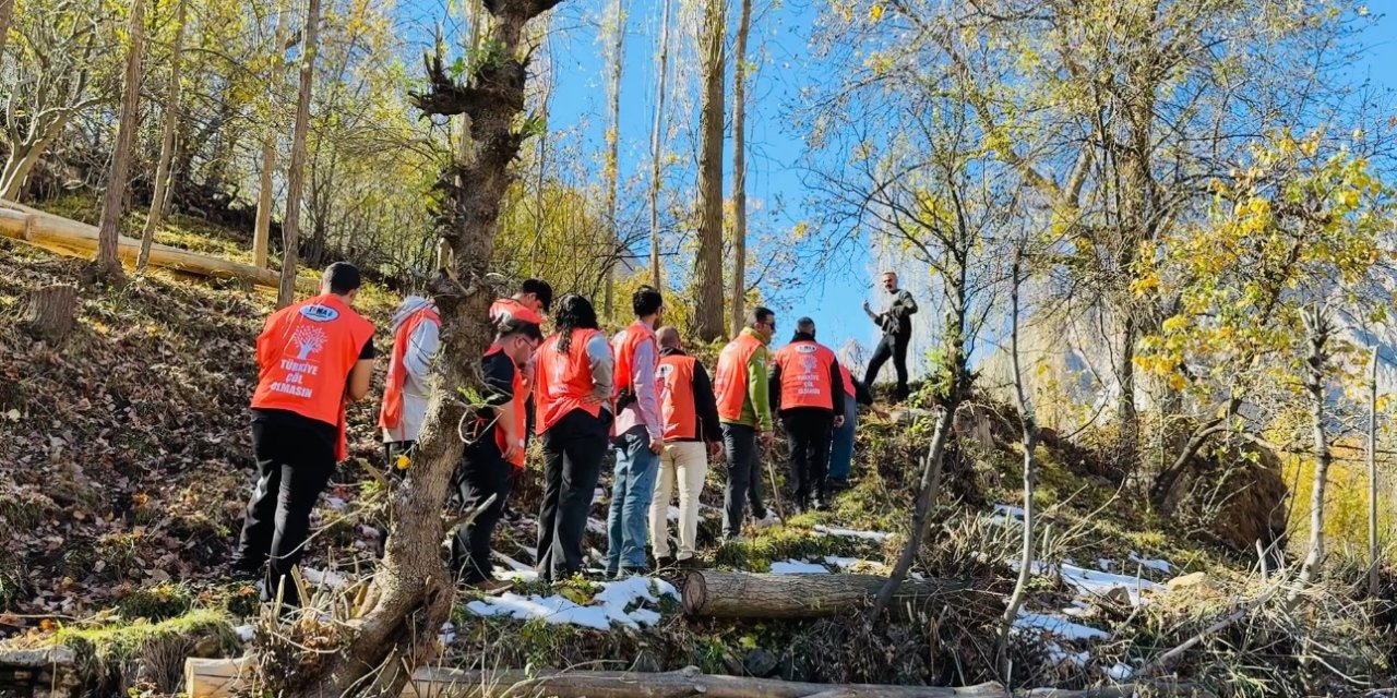 Yüksekova’da erozyonla mücadele için fidan dikme etkinliği