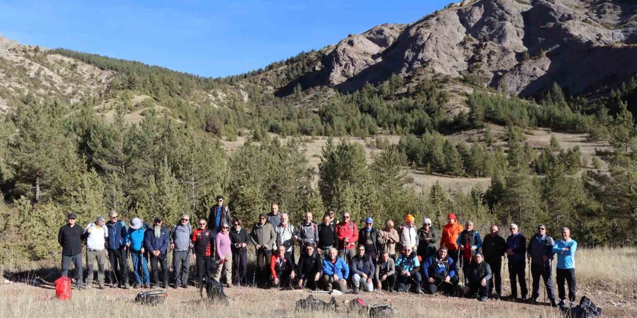 "Öğretmenler Günü" için 15 kilometrelik yürüyüş