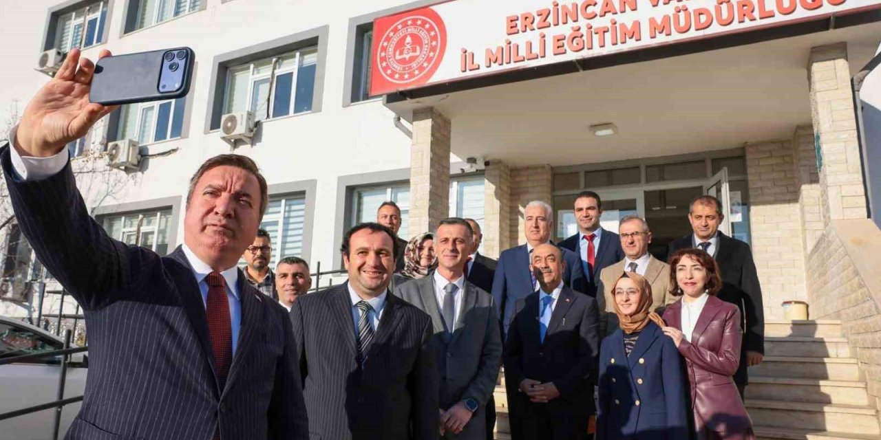 Vali Aydoğdu: "Ülkemizin aydınlık yarınları çocuklarımızı yetiştiren öğretmenlerimizin günü kutlu olsun"