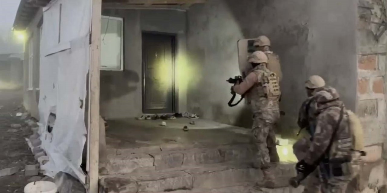 Ağrı’da KOM Şube’den nokta operasyon: Uzun namlulu silahlar ele geçirildi