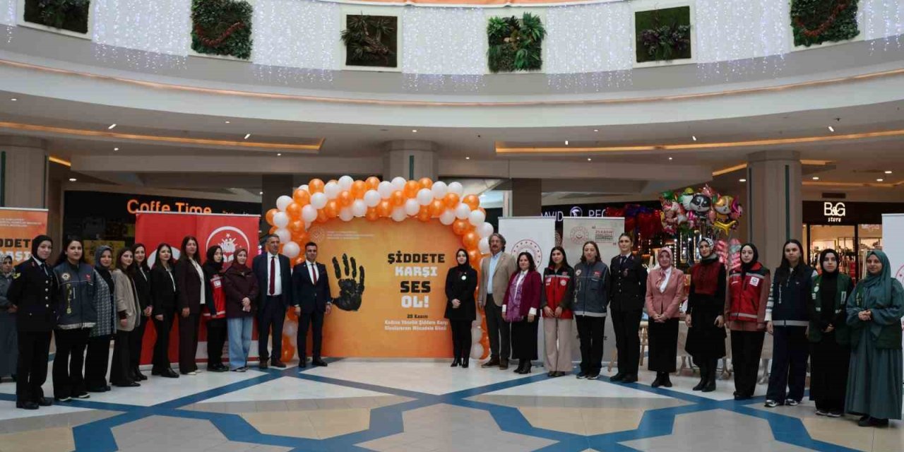 Erzurum’da "25 kadın 25 hikâye" sergisi açıldı