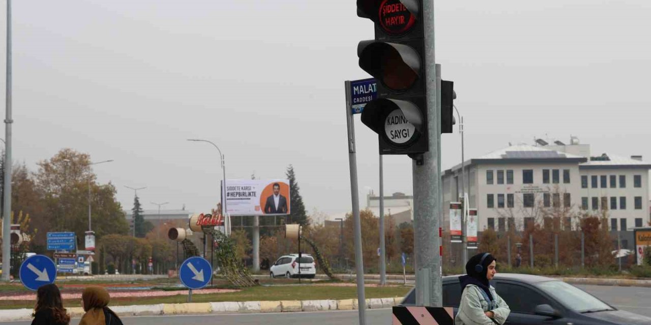 Türkiye’de ilk uygulama: Trafik sinyalizasyonlarında "Şiddete Hayır" ve "Kadına Saygı" mesajı