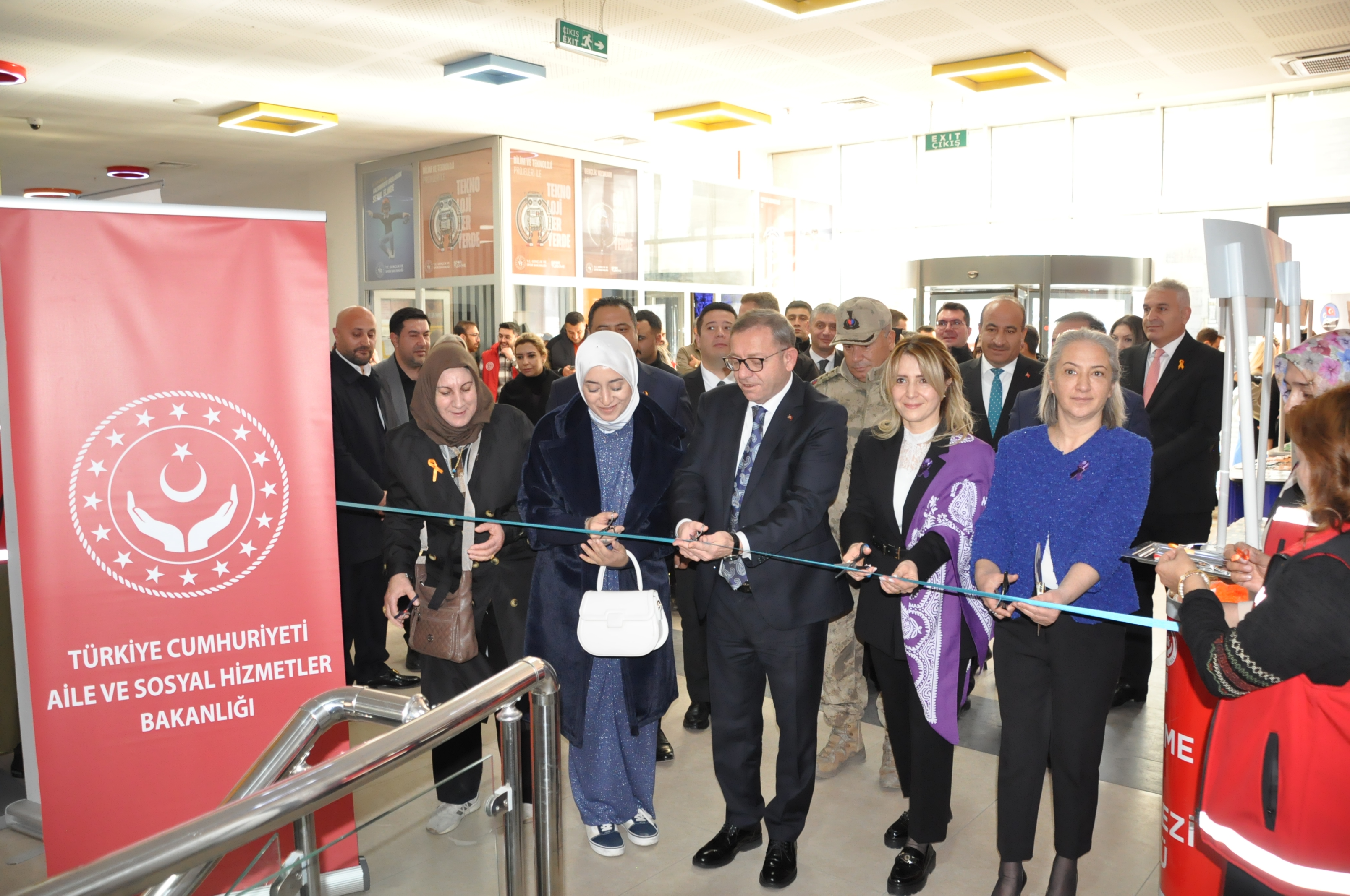 Kars'ta kadına şiddete dikkat çekildi