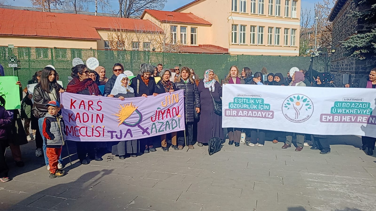 Kars DEM Parti’den kadına yönelik şiddete karşı açıklama