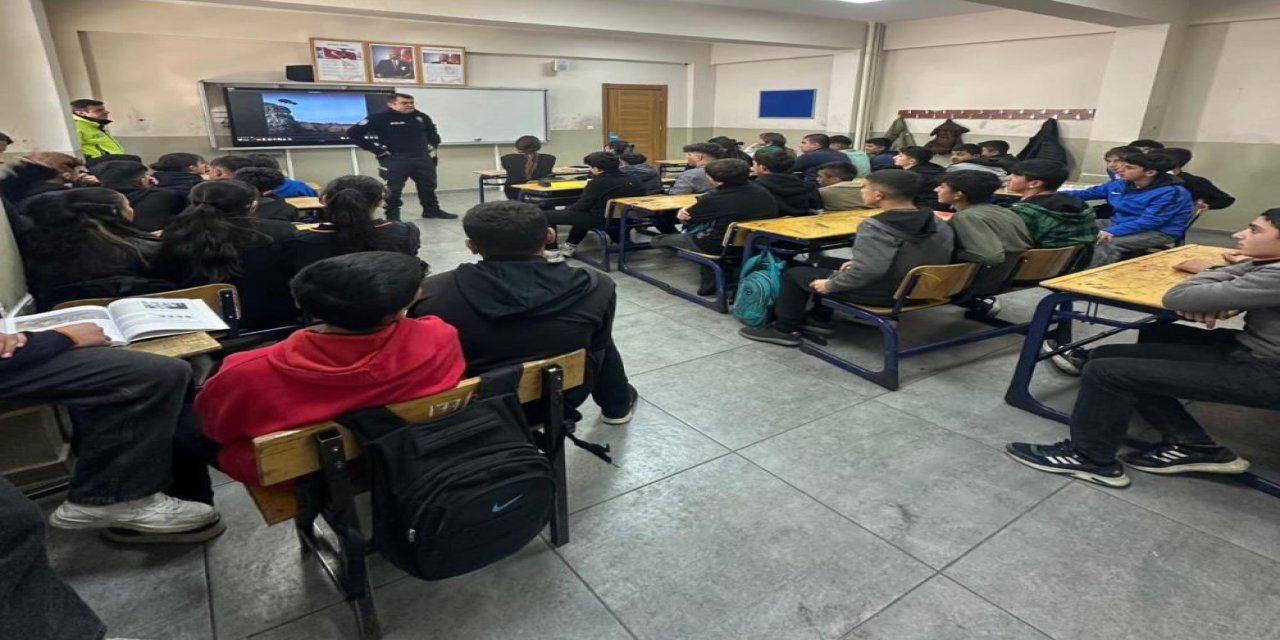Selim’de 65 öğrenciye "Trafik Dedektifleri" eğitimi