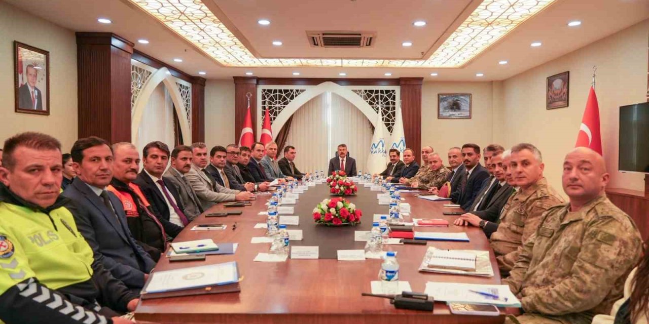 Hakkari’de karla mücadele değerlendirme toplantısı yapıldı