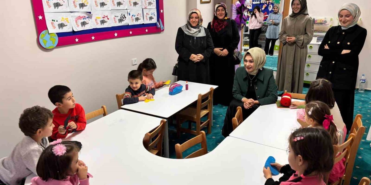 Vali eşi Berna Çiçek Kur’an Kursu’nu ziyaret etti