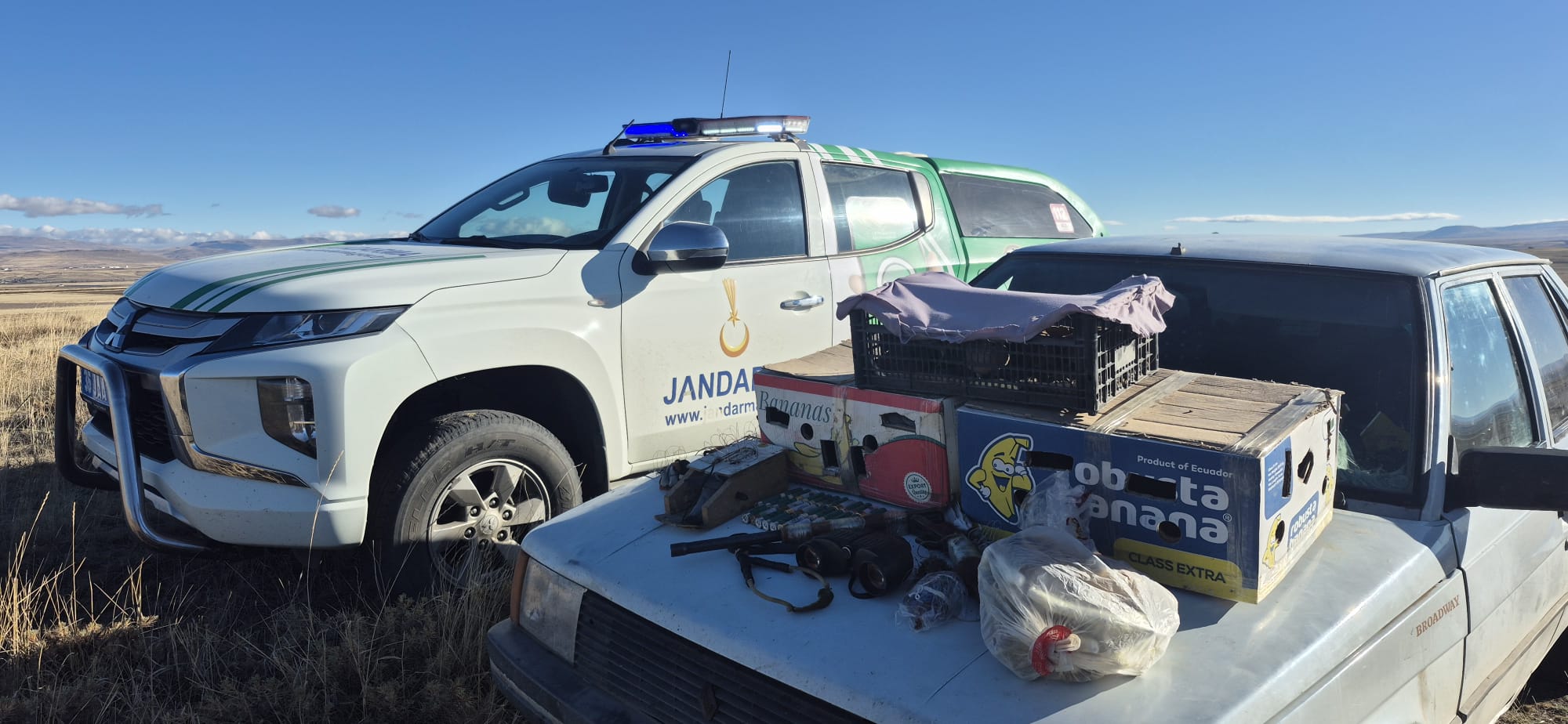 Kars’ta şahin avına suçüstü; iki kaçak avcıya 661 bin lira ceza