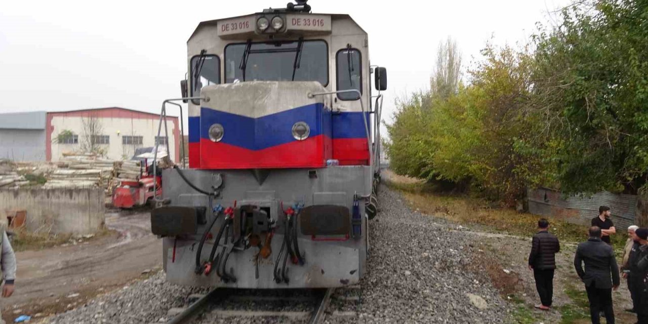 Malatya’da raylara düşen kişi trenin çarpması sonucu yaralandı