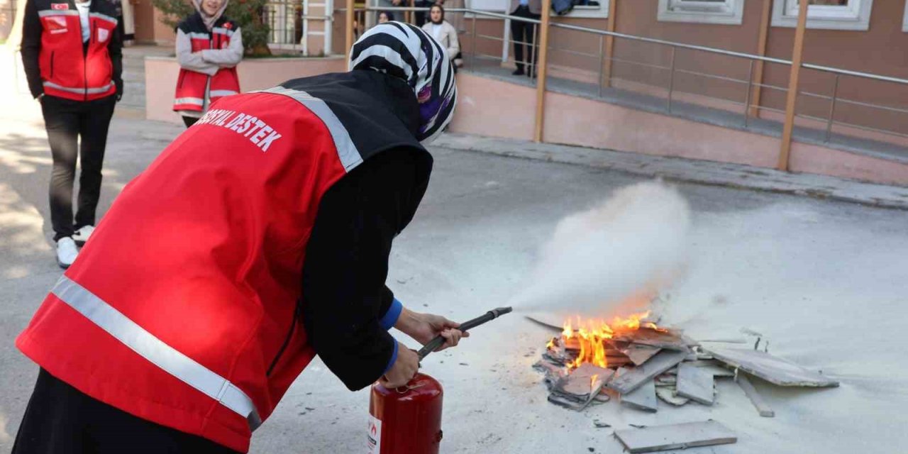 Aile ve Sosyal Hizmetler İl Müdürlüğü’nde afet farkındalık ve yangın tatbikatı