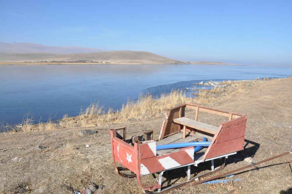 Çıldır Gölü kısmen dondu: Atlı kızaklar için geri sayım başladı
