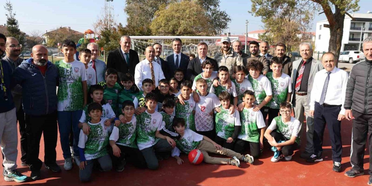Erzincan’da 101 okulun bahçesine kauçuk zemin yapıldı