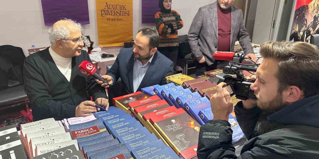 Prof. Dr. Hakan Kadıoğlu, Kitapseverlerle Erzurum’da buluştu