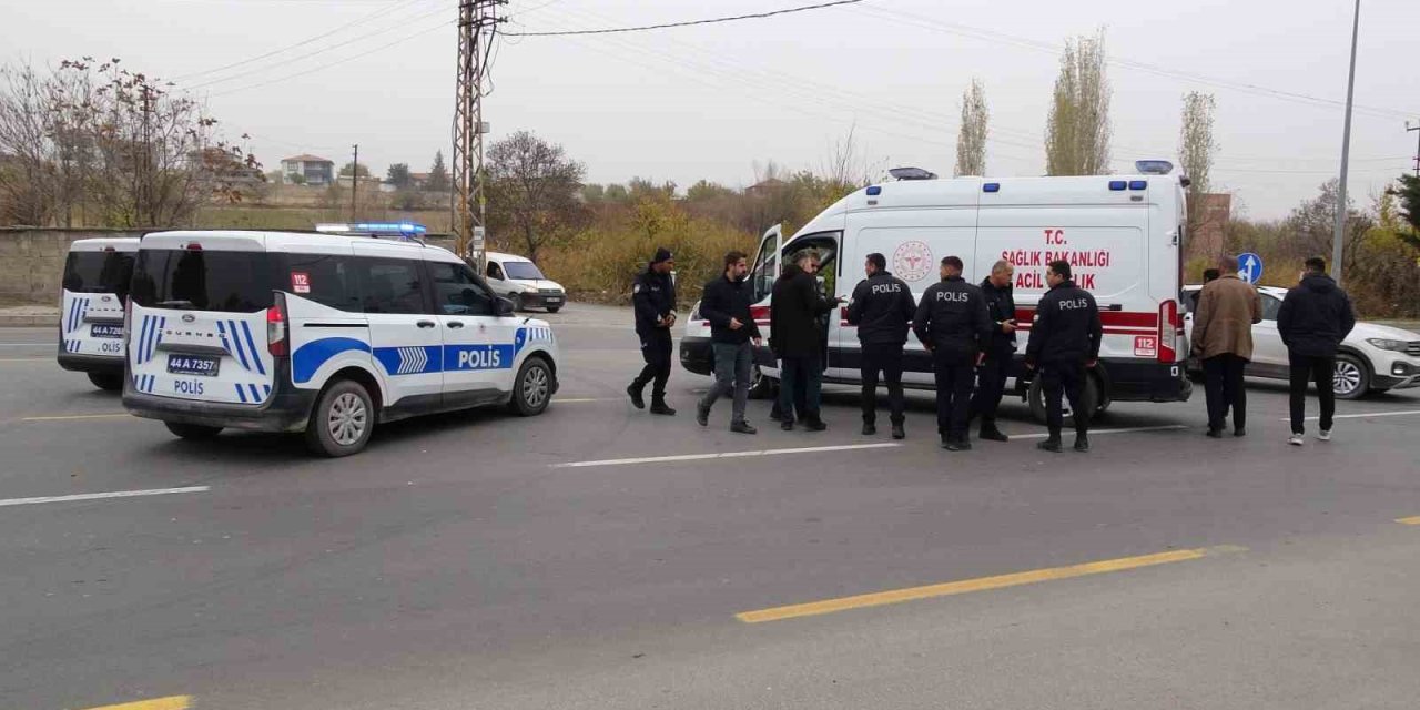 Ekip aracında fenalaşan polis memuru hastaneye kaldırıldı
