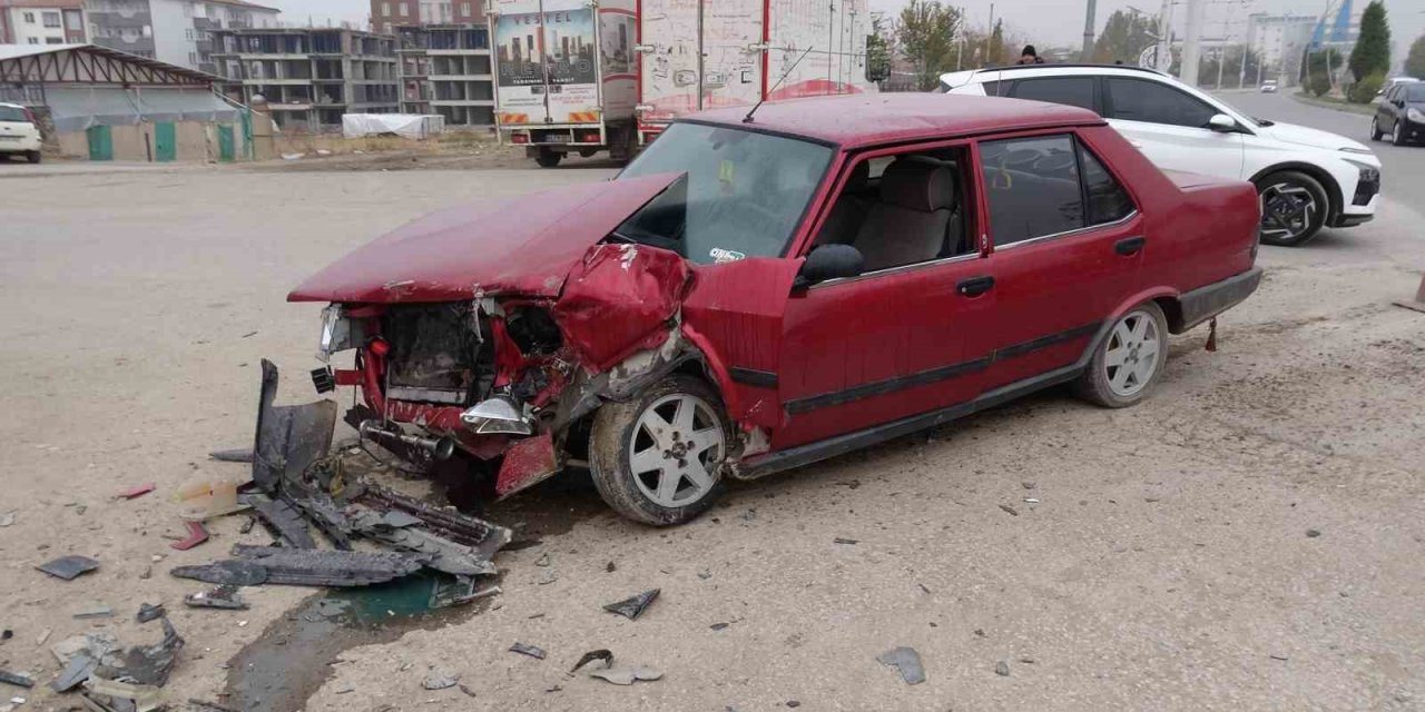 Malatya’da iki araç çarpıştı: 2 yaralı