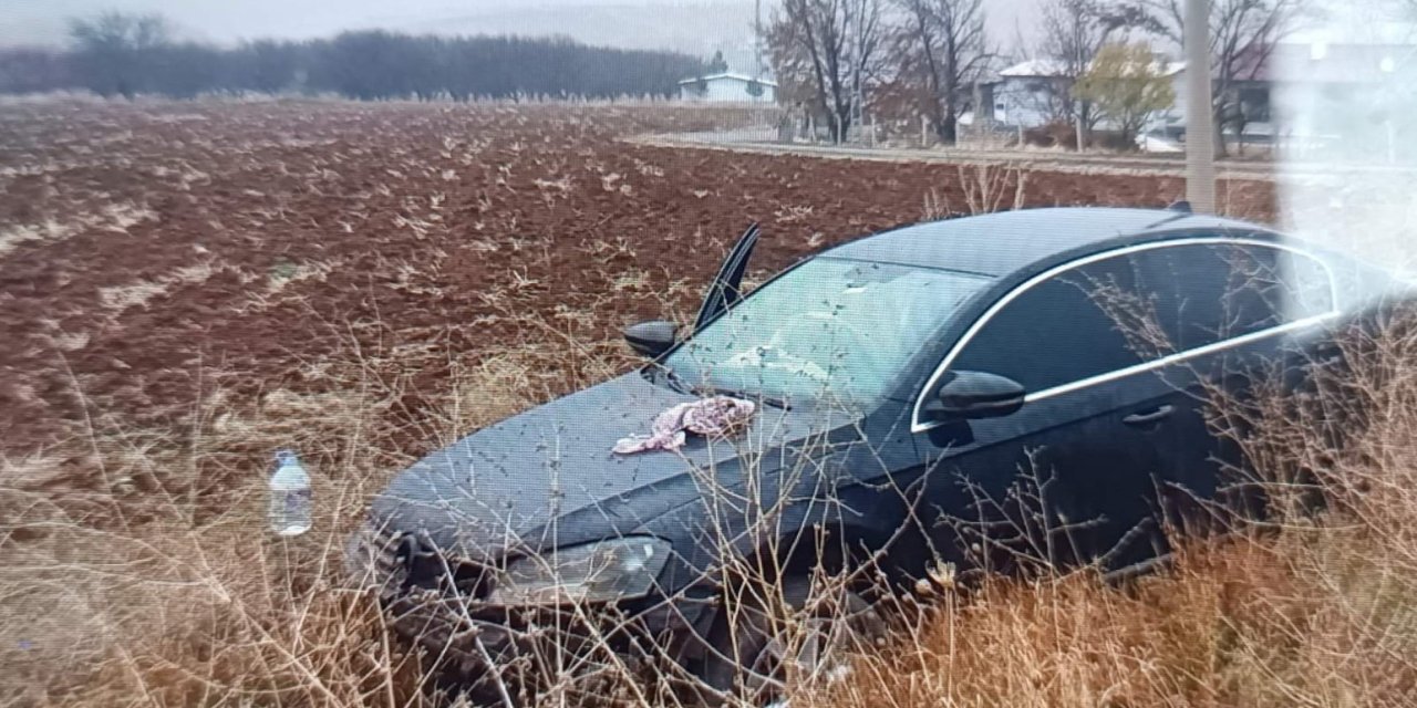 Malatya’da kontrolden çıkan otomobil tarlaya girdi: 4 yaralı