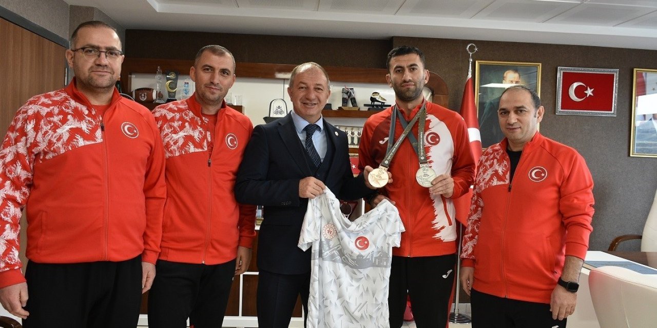 Çakmur’dan olimpiyat fatihine kutlama