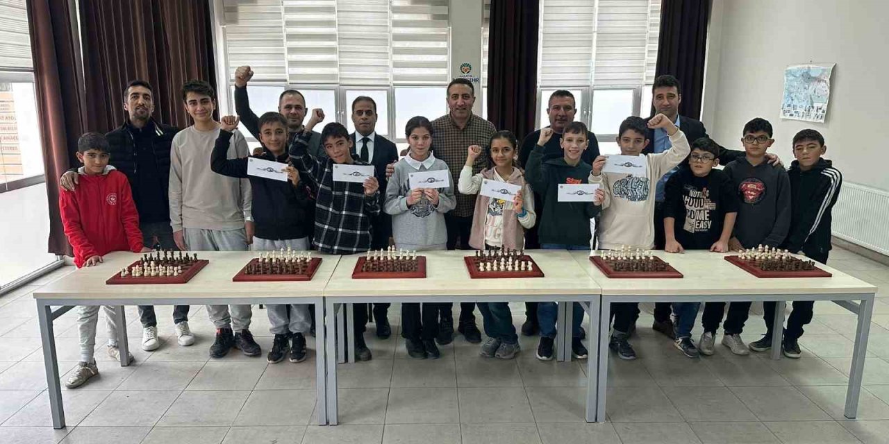 Gençler Kernek Küliyesi’nde kıyasıya yarıştı