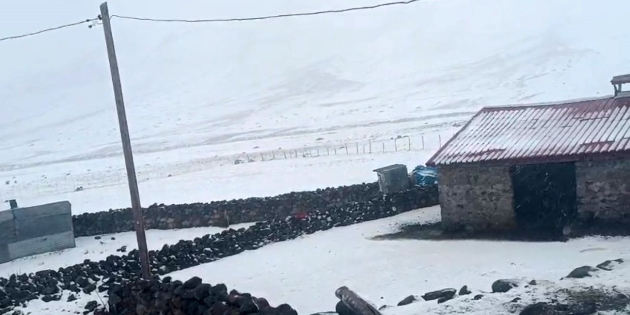 Iğdır’ın yüksek kesimleri beyaza büründü