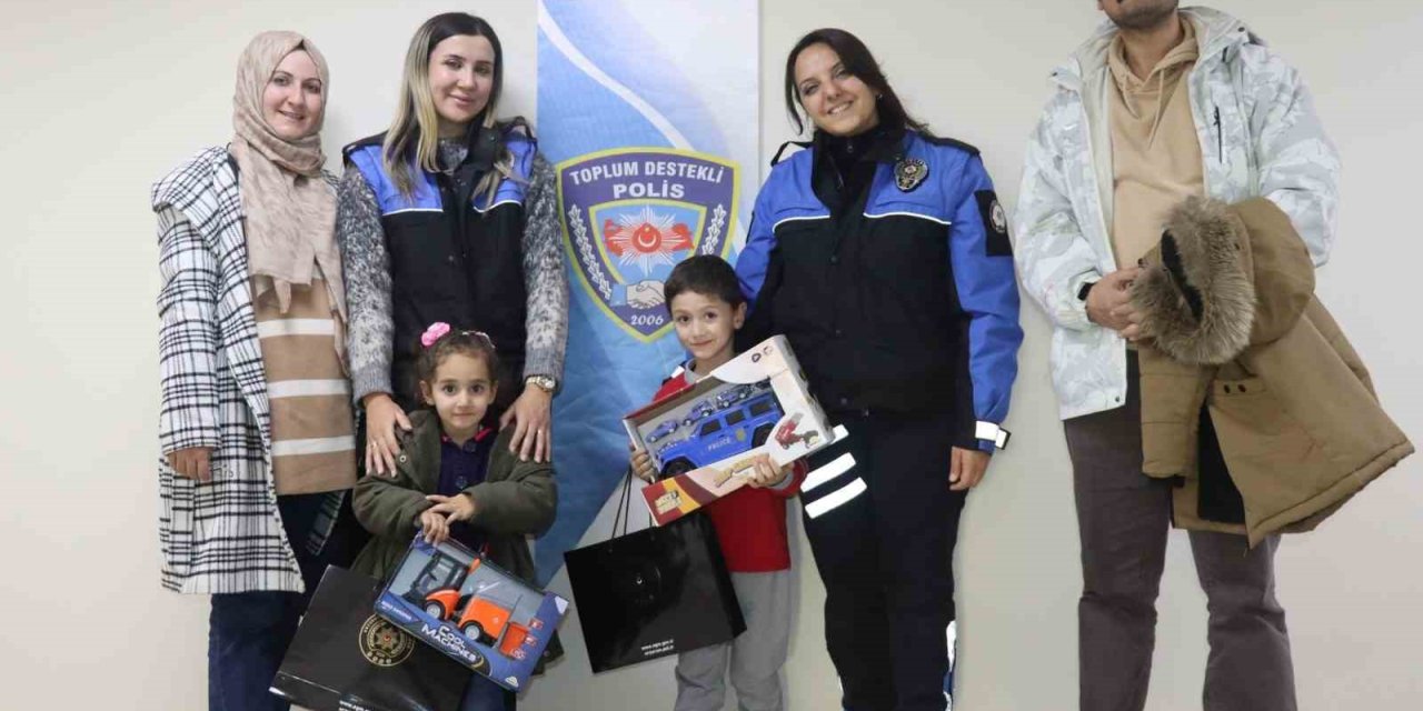 Kaybolan oyuncağı için polisten yardım istedi