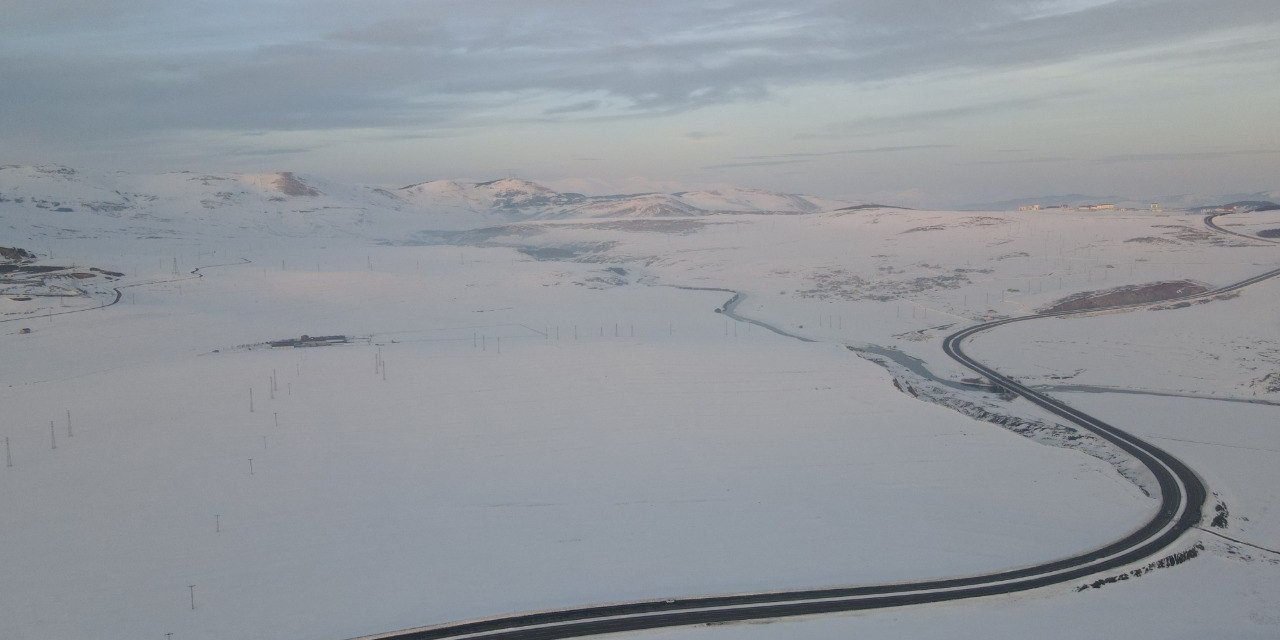 Kar yağışı sonrası kentte kartpostallık görüntüler oluştu
