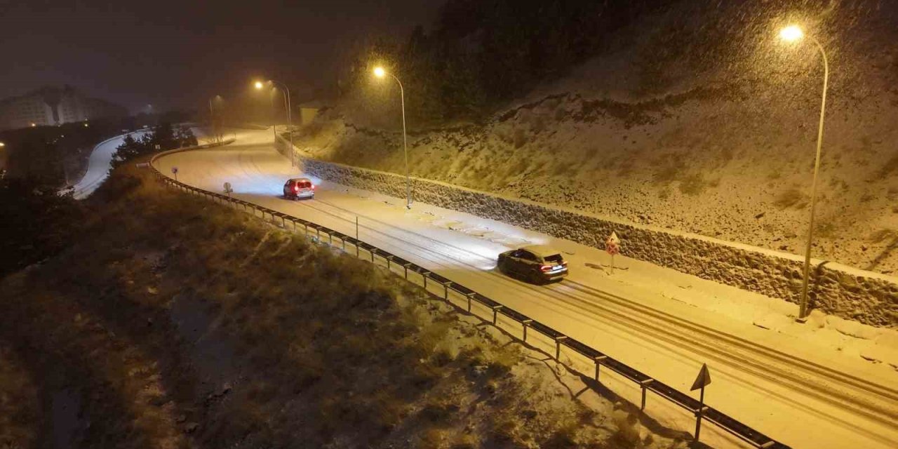 Palandöken beyaz örtüsüne büründü