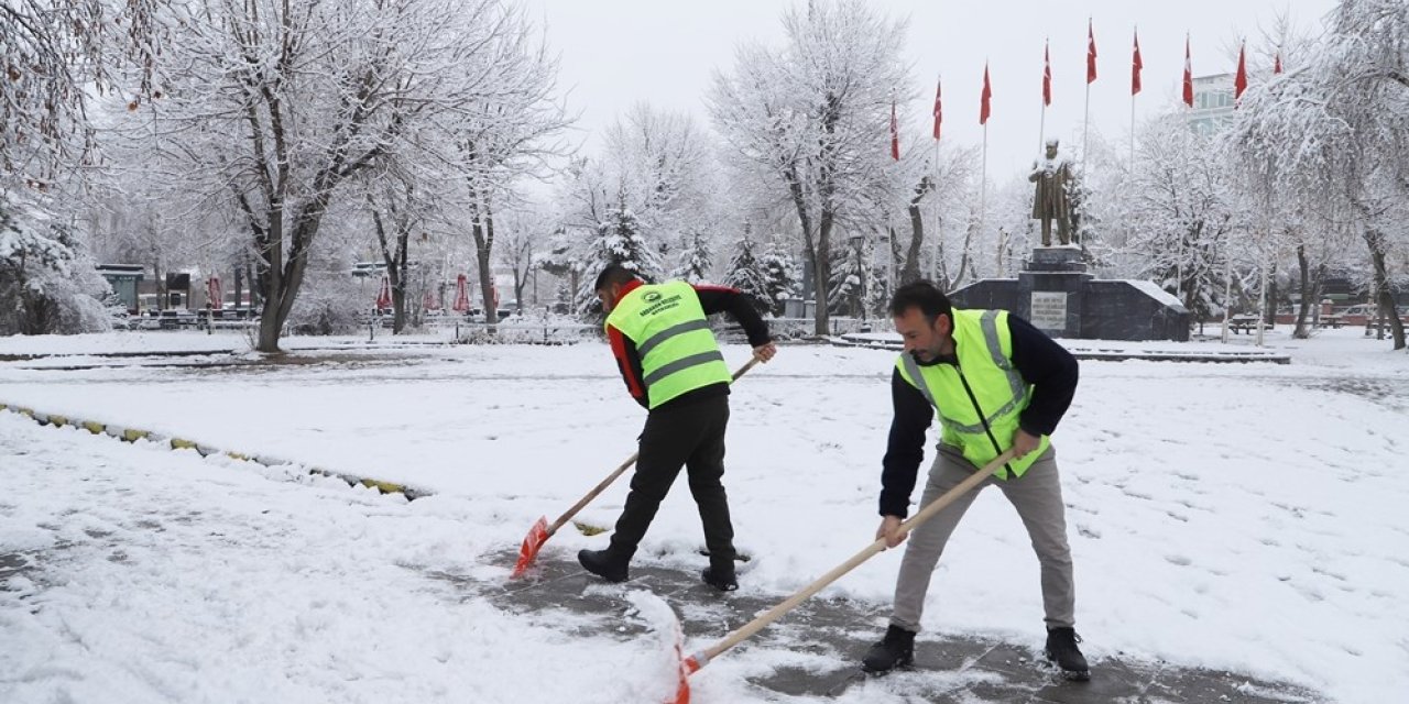 Ardahan’da belediyeden karla mücadele