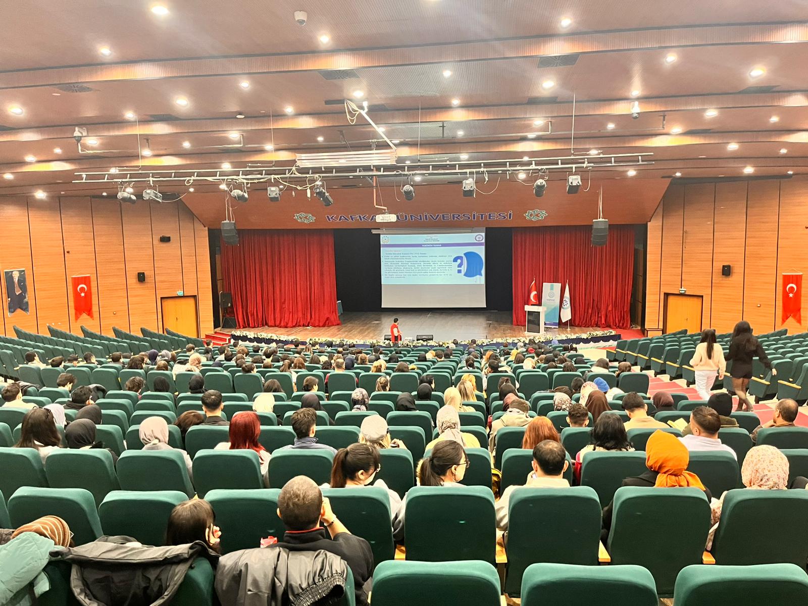 Kars’ta binlerce üniversite öğrencisine terörle mücadele bilgilendirmesi