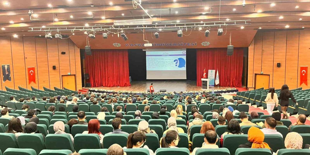 Kars’ta öğrencilere terörle mücadele bilgilendirmesi yapıldı