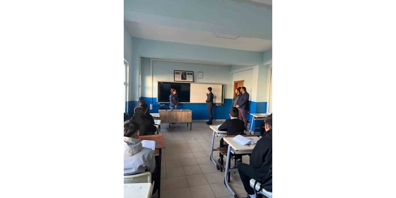 Sarıkamış Kaymakamı öğretmen ve öğrencilerle bir araya geldi