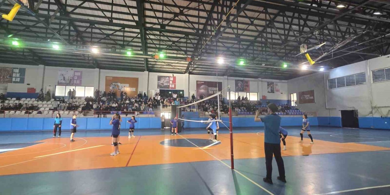 Bitlis’te ‘Okul Sporları Voleybol İl Şampiyonası’ başladı