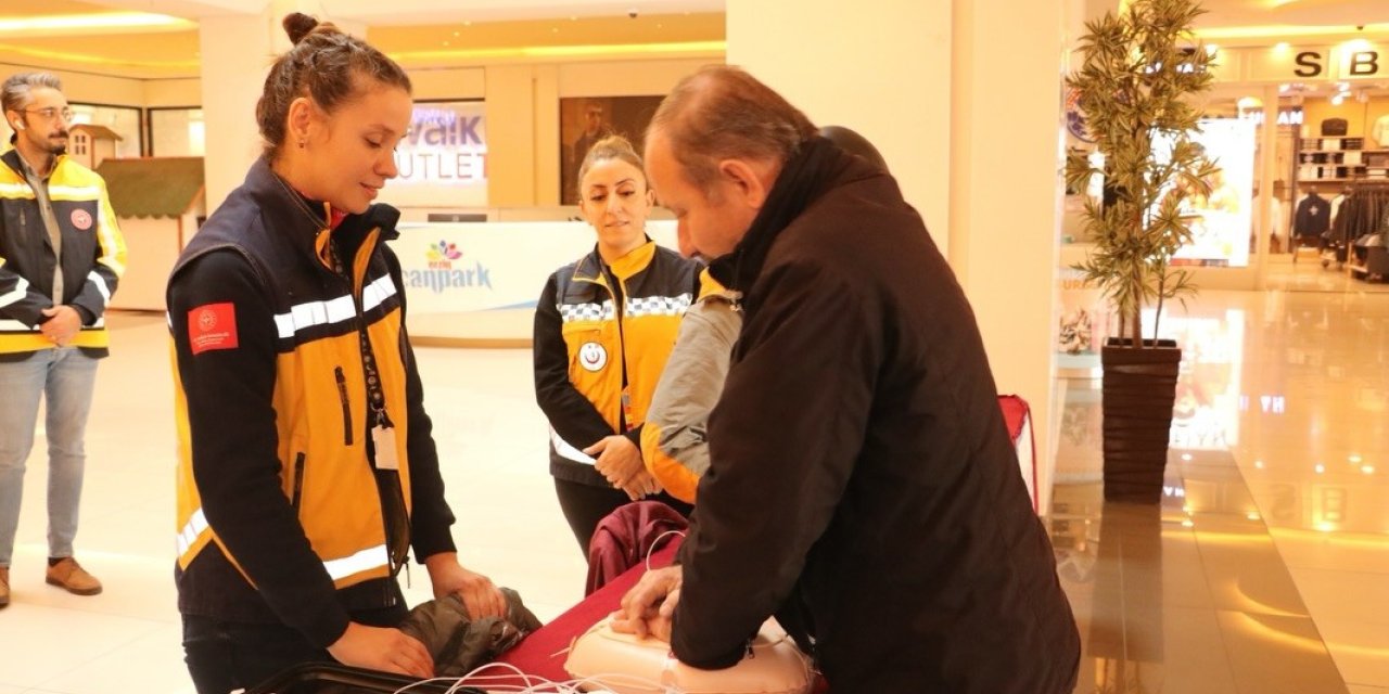 Vatandaşlara OED cihazı ve ilk müdahale eğitimi verildi