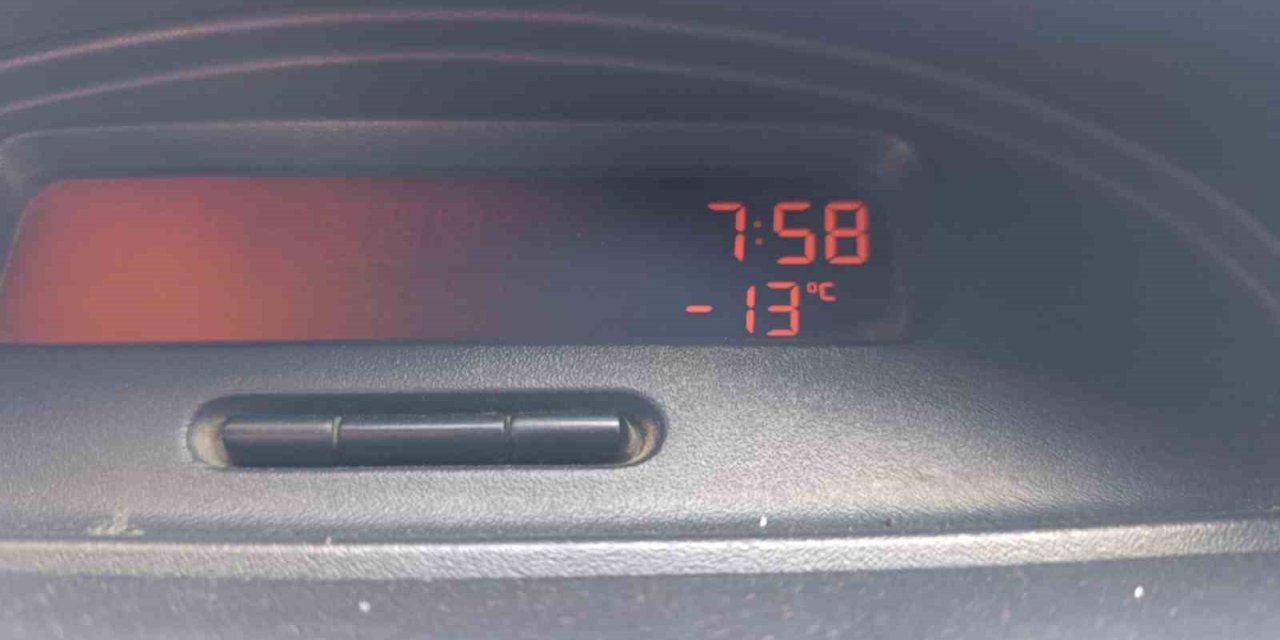 Kars buz kesti: Dondurucu soğuklar hayatı olumsuz etkiliyor