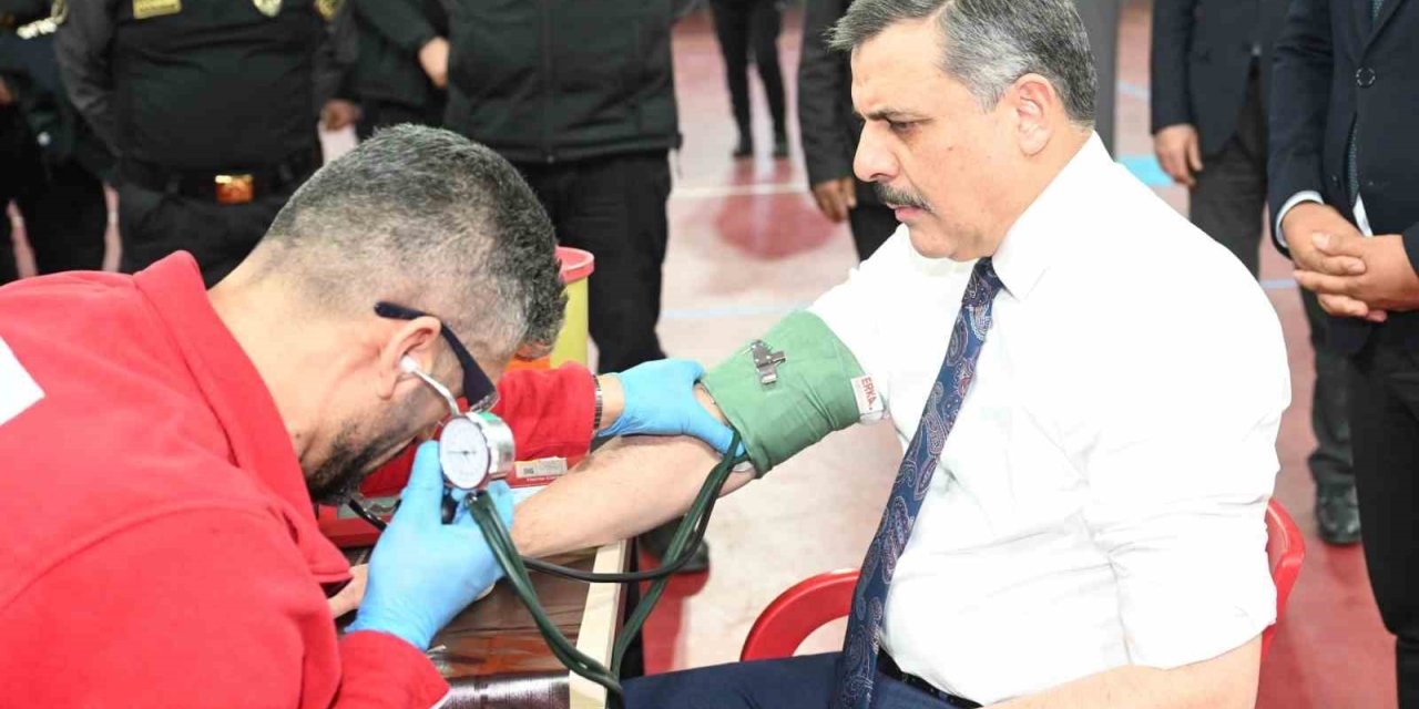 Vali Çiftçi 45’inci kez kan bağışında bulundu
