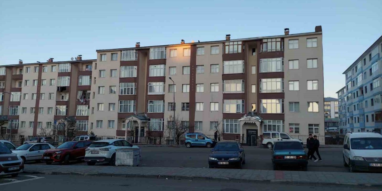 Tamir ettiği bacayı kontrol için çatıya çıktı, 5 katlı binadan zemine düştü