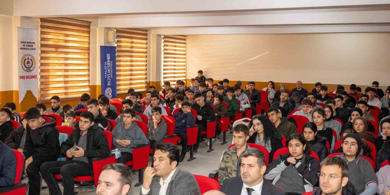 Başkan Er, öğrencilerle bir araya geldi