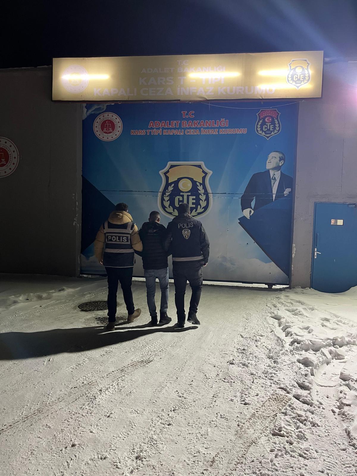 Sarıkamış’ta 15 yıl hapis cezası bulunan firari yakalandı