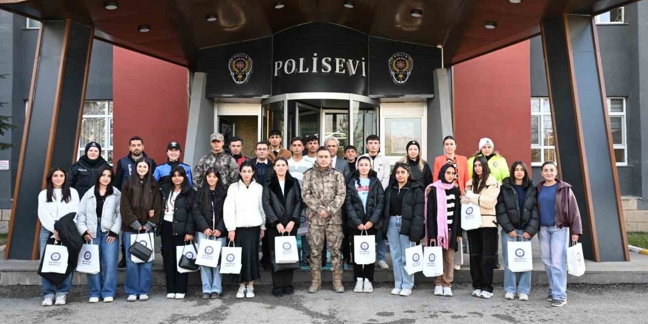 Ağrı’da öğrencilere üniversite gezisi ve emniyet söyleşisi düzenlendi
