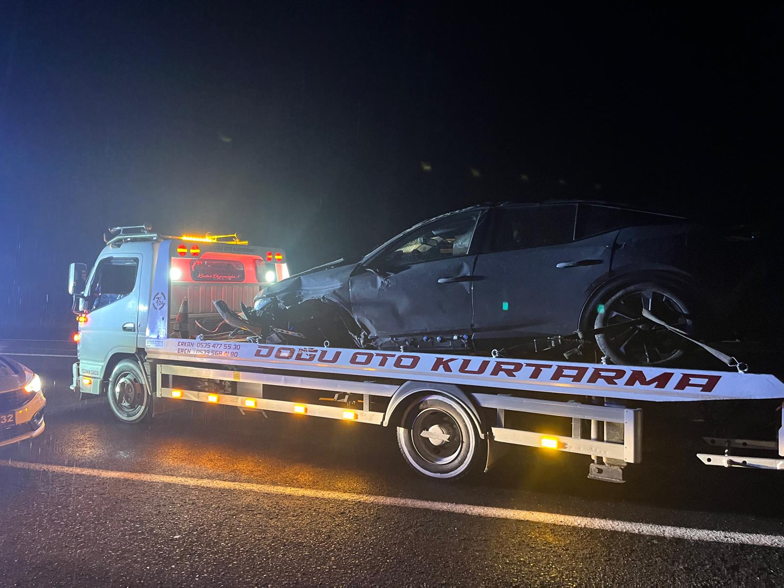 Kars’ta otomobil takla attı: 2 yaralı