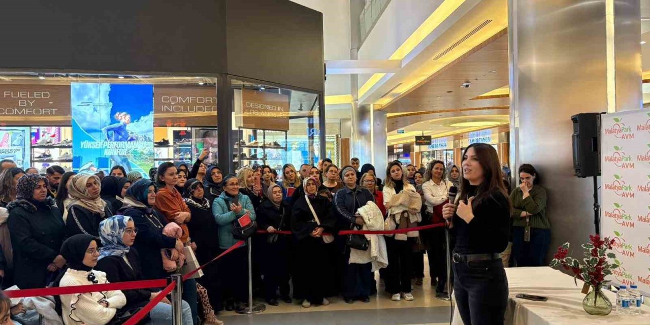 Yazar Dilek Cesur MalatyaPark’ta okurlarıyla buluştu