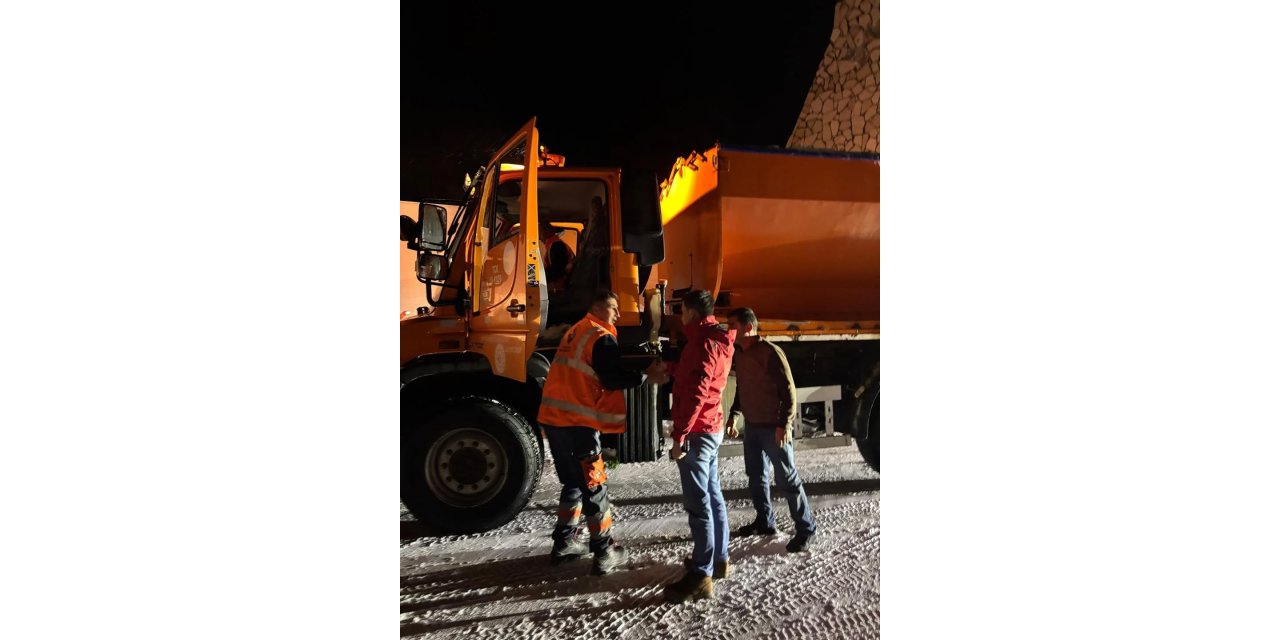 3 bin rakımlı Karabet Geçidi’nde kar yağışı etkili oldu