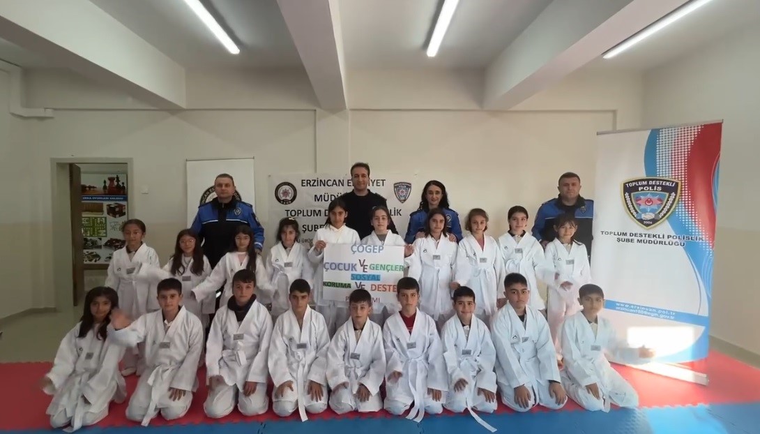 Erzincan’da "Hep Birlikte Aileyiz" Projesi kapsamında öğrencilere tekvando kıyafeti desteği