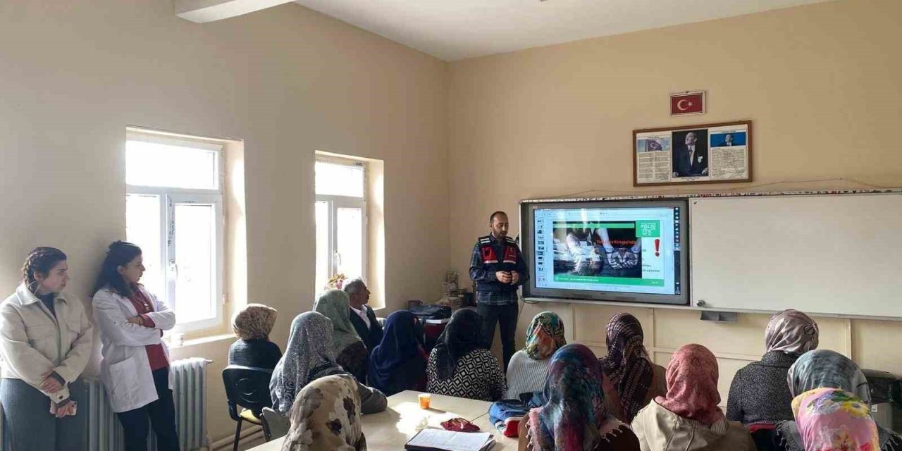 Kars’ta jandarmadan "En İyi Narkotik Polisi Anne" eğitimi