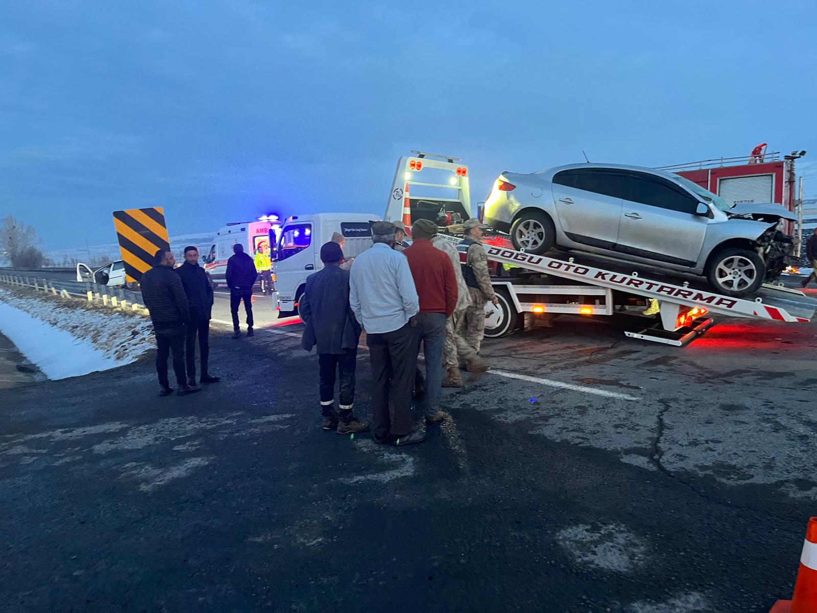 Kars’ta iki otomobil çarpıştı: 6 yaralı