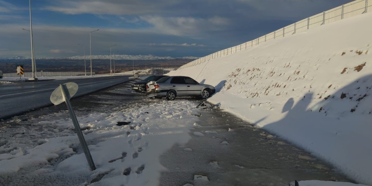 Van’da zincirleme kaza: 5 yaralı