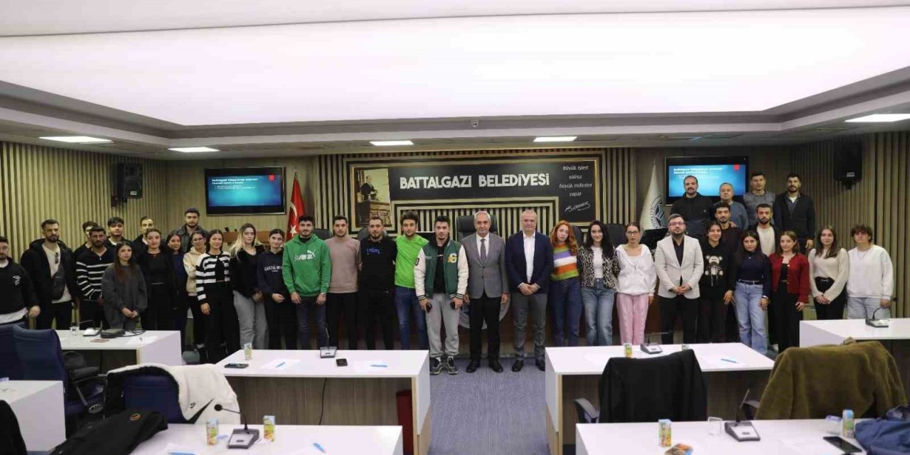 Battalgazi’de gençlik çalışmaları öğrencilerle istişare edildi